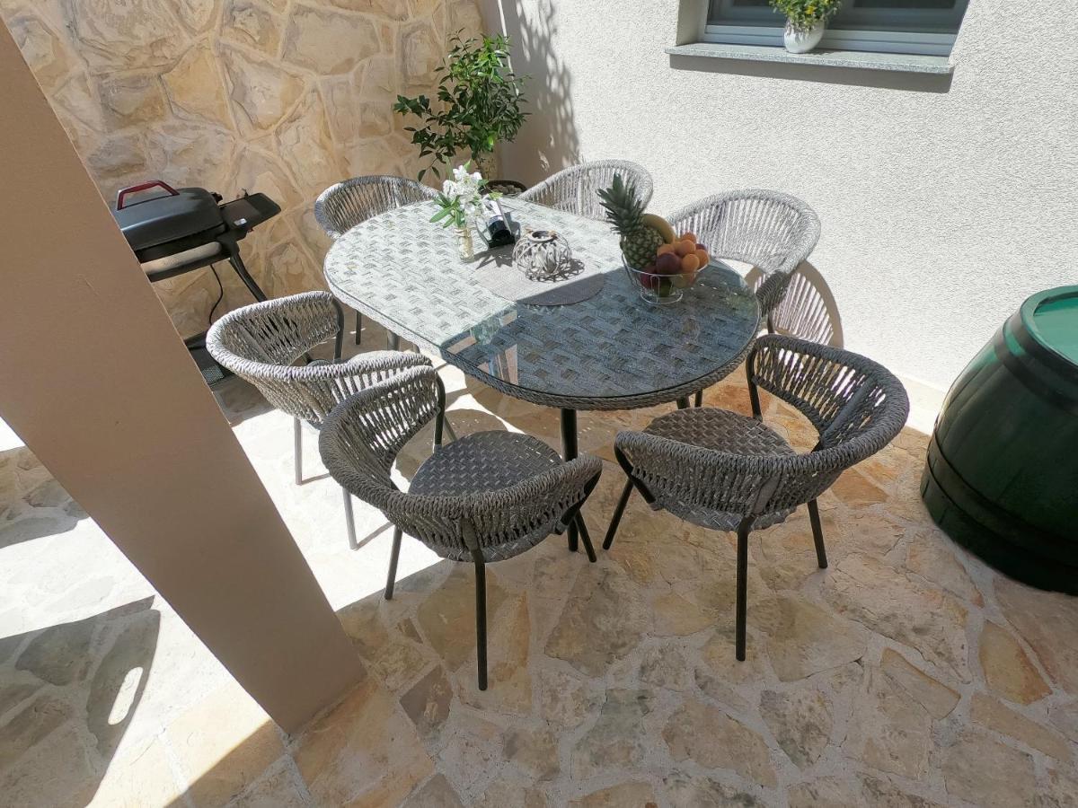 Apartment Stela - Private Terrace & Parking Zadar Bagian luar foto